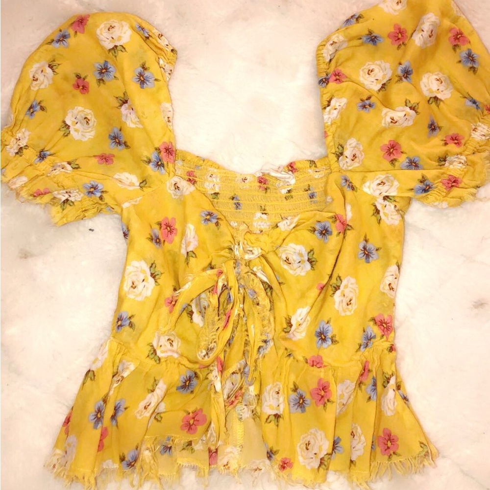Flutter sleeve top